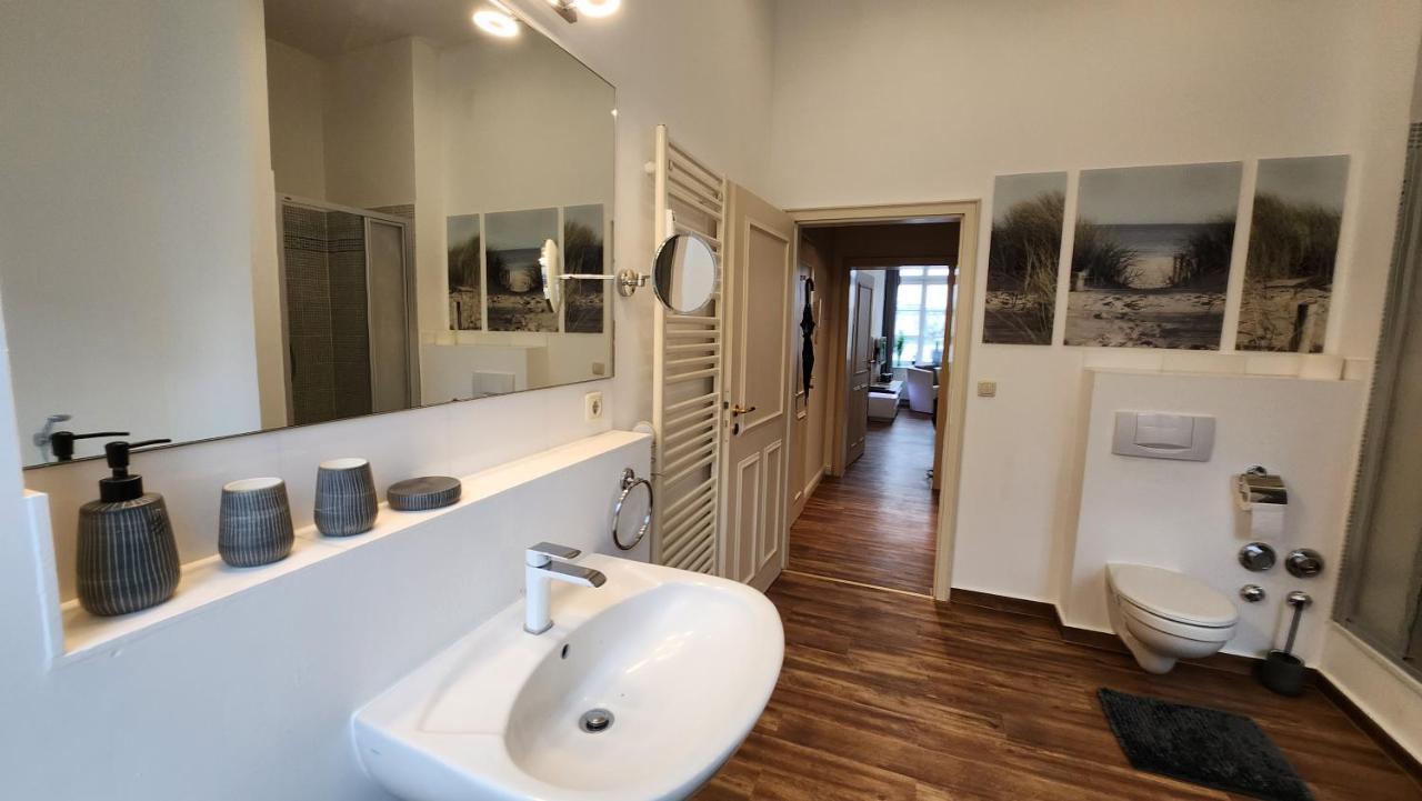 Das Ferienapartment Alexandrine direkt am Pfaffenteich, mitten im Herzen von Schwerin Schwerin  Exterior foto