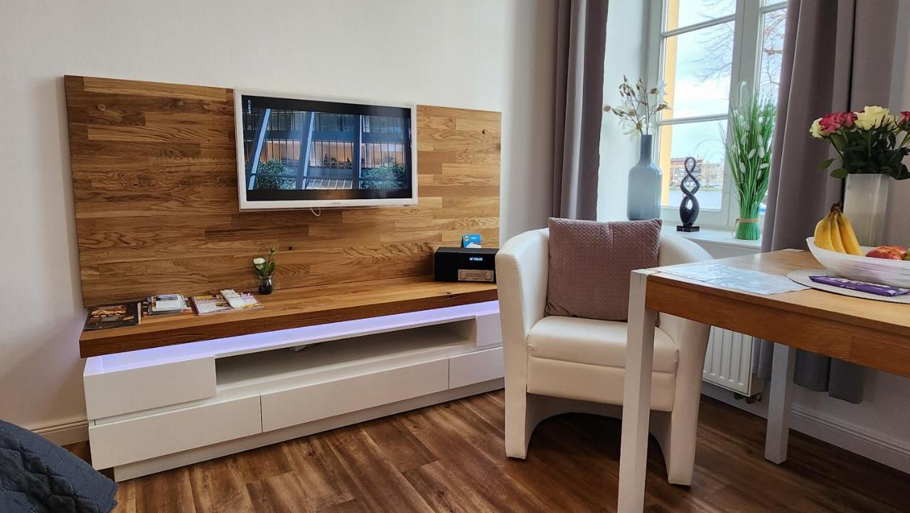 Das Ferienapartment Alexandrine direkt am Pfaffenteich, mitten im Herzen von Schwerin Schwerin  Exterior foto